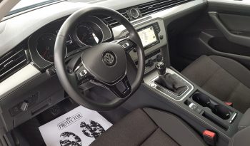 Volkswagen Passat 1.6TDI Sw Businessline Bluemotion RADAR,PDC,NAVI completo