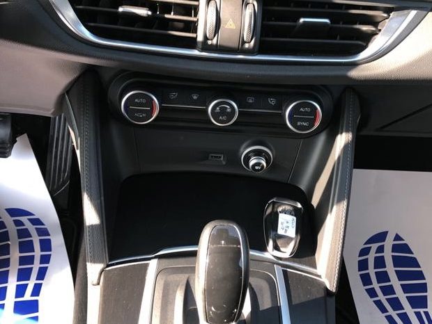 Alfa Romeo Stelvio 2.2 Turbodiesel 180CV Q4 Business ”PDC-NAVI-CUISE“ completo