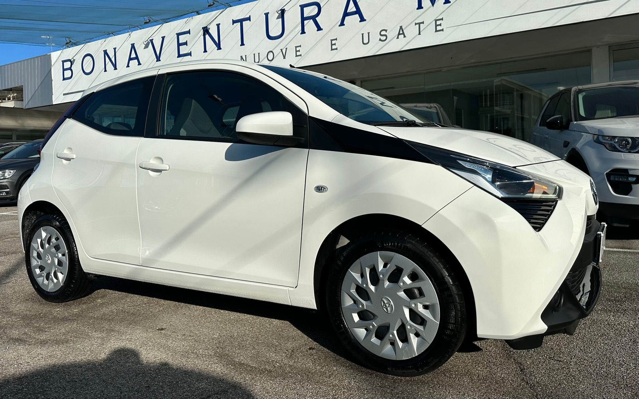 Toyota Aygo Connect 5p 1.0 72Cv  Automatica “14.000 KM” completo