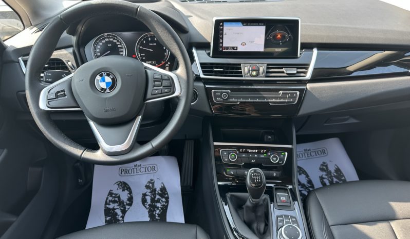BMW 218i Active Tourer Advantage “PDC-NAVI-CRUISE” completo